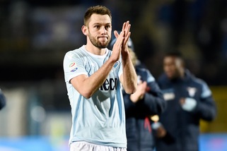 De Vrij allontana la Lazio: «Rinnovo? Non lo so»