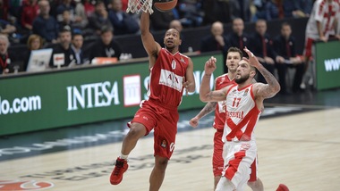 Goudelock doma Vitoria, Milano torna a vincere