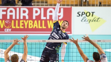 Volley: Champions League, Trento prima domina poi crolla