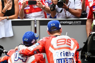 MotoGp, Lorenzo: «Io e Dovi possiamo giocarci il titolo»