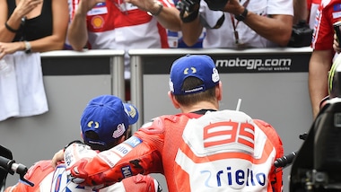MotoGp, Lorenzo: «Io e Dovi possiamo giocarci il titolo»