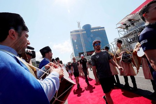 F1, i piloti si scambiano i regali di Natale