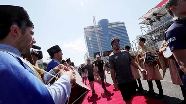 F1, i piloti si scambiano i regali di Natale