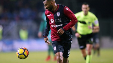 Serie A Cagliari, infortunio alla mano per Joao Pedro: assente dalla seduta