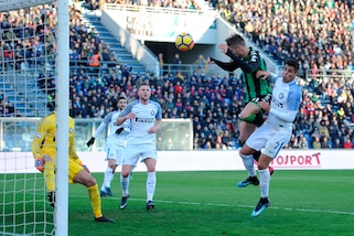 Serie A, Icardi sbaglia, l'Inter cade ancora. Il Napoli vince in rimonta