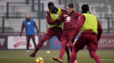 Il Torino si allena al Filadelfia: sorrisi e concentrazione