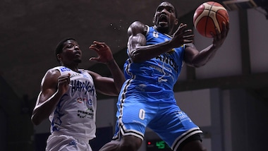Johnson-Odom regola Brindisi, vince Cremona