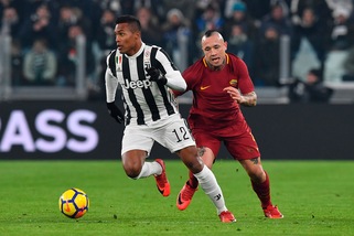 Juventus, Alex Sandro può partire per 60 milioni. Poi Emerson o Darmian