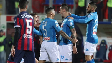 Serie A, Crotone-Napoli 0-1: Sarri campione d'inverno