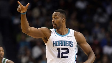 Howard sorprende Golden State, Rockets ko