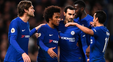 Premier League: Zappacosta-gol nel 5-0 del Chelsea, Salah batte il Leicester, pari United