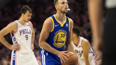 NBA, Curry torna in campo contro Memphis