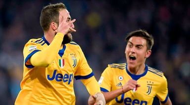 Higuain zittisce Napoli: gode la Juventus che si porta a -1