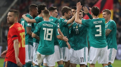 Amichevoli internazionali, la Spagna ferma la Germania: Khedira ko. Crolla la Francia