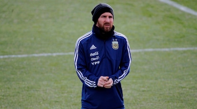Messi e Higuain si allenano sul campo del Real Madrid