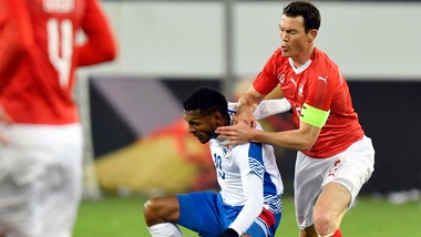 La Svizzera di Lichtsteiner passeggia con Panama