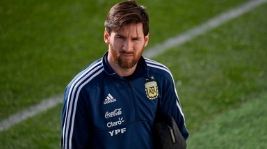 Argentina, Bilardo: «Messi? Come Maradona e Pelé se vince il Mondiale»