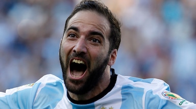 Calciomercato, «Higuain al Chelsea libera Diego Costa all'Atletico»