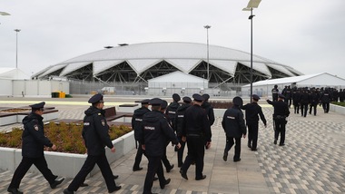 Paura a Mosca, un taxi travolge i passanti: 7 feriti