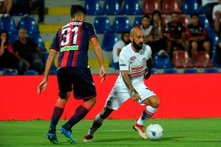 Serie B Crotone, Sampirisi: «Lavorare a testa bassa, servono punti»