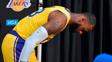 NBA, Lakers in crisi: LeBron James non basta. Ok gli Spurs, 11 punti di Belinelli