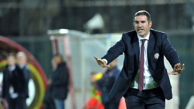 Serie B Livorno, è ufficiale l'esonero di Lucarelli. Dimissioni per Spinelli