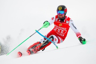 Sci, Hirscher trionfa nello slalom a Saalbach. Moelgg undicesimo