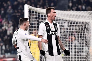 Mandzukic implacabile con la Juventus dei record: battuta anche la Roma