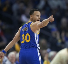 NBA, i Warriors superano i Clippers 129-127: show di Curry, non basta super Gallinari