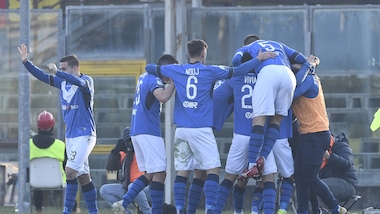 Serie B Carpi-Livorno 1-4: Breda, primo sorriso esterno. Brescia-Cremonese 3-2