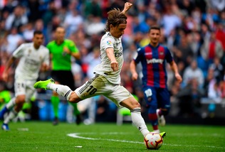 As: «Modric rifiuta il rinnovo col Real Madrid. Mega-offerta dell'Inter»