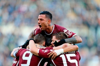 Belotti implacabile, ma i pali e De Silvestri graziano la Lazio di Milinkovic