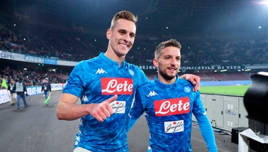 Serie A, Napoli-Bologna 3-2: doppietta di Milik e Mertens con dedica a Koulibaly