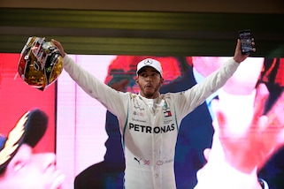 F1 Mercedes, Hamilton: «Ferrari avanti? Sono solo prove»