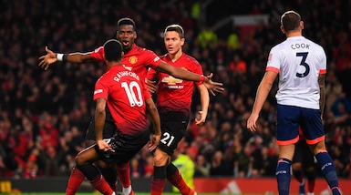 Manchester United, doppietta di Pogba: che show all'Old Trafford!