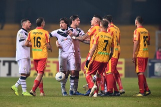 Serie B, l'autogol di Cistana beffa il Brescia: 1-1 a Benevento