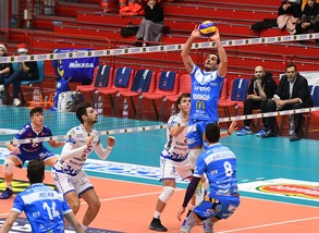 Volley: A2 Maschile, Girone Bianco, primo ko per Brescia, squillo Roma