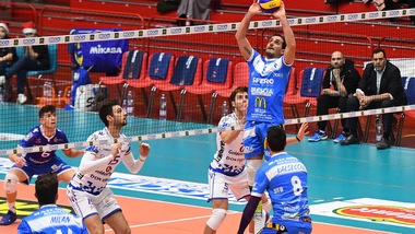Volley: A2 Maschile, Girone Bianco, primo ko per Brescia, squillo Roma