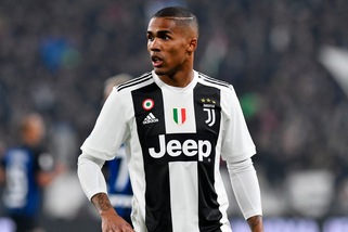 Juventus, la doppia rincorsa di Douglas Costa