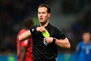 Champions League, Makkelie arbitra Roma-Porto. Orsato dirige Manchester United-Psg