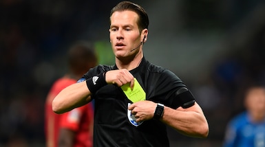 Champions League, Makkelie arbitra Roma-Porto. Orsato dirige Manchester United-Psg
