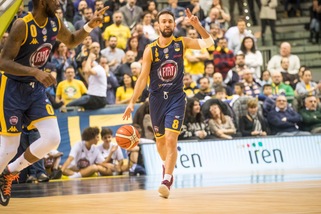 Basket Serie A, due vittorie di fila per la FIAT Torino. Milano travolge Pesaro