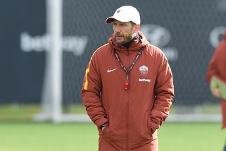 Roma, i convocati di Di Francesco per il Porto: non c'è Karsdorp, recupera Olsen