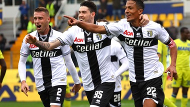 Serie A Parma, Alves e Iacoponi in parte con la squadra