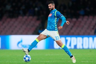 Serie A Napoli, intervento al tendine rotuleo per Albiol