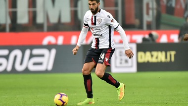 Serie A Cagliari, personalizzato per Cacciatore. Faragò in piscina