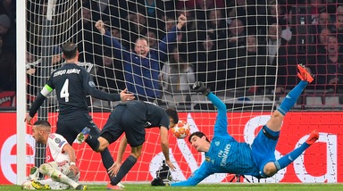 Champions League, l'Ajax incanta ma vince il Real Madrid. Tris Tottenham, a segno Llorente