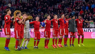 Bundesliga, il Bayern Monaco rimonta e batte l'Augsburg con Coman e Alaba