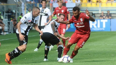 Diretta Cagliari-Parma ore 18: come vederla in tv e formazioni ufficiali