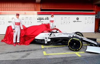 F1, svelata in pista la livrea dell'Alfa Romeo Racing